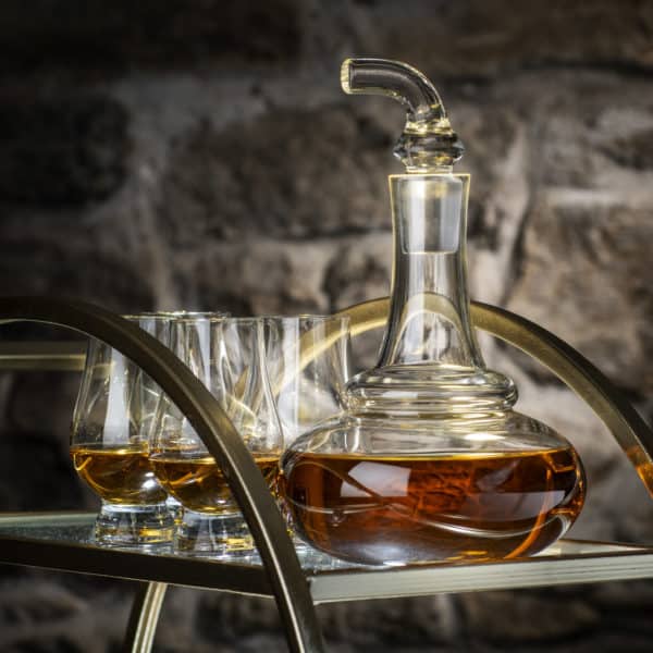 Glencairn Crystal Inspired by the prodigious pot stills found in whisky distilleries, the Pot Still Decanter is perfect for showing off your favourite malt while sharing a dram with friends and family. Supplied in a luxurious navy gift box lined with navy satin, this uncut and hand polished crystal decanter is a great gift for a whisky lover.