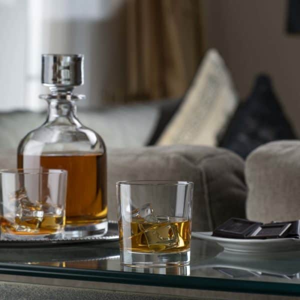 Glencairn Crystal Traditional cut crystal isn’t for everyone, the Iona Collection allows you to enjoy your drink from crystal with complete clarity. A conventional whisky tumbler for any pragmatist. Supplied in a premium navy carton, the crystal tumbler is perfect for a whisky lover. If you're looking for an extra special whisky gift, why not upgrade to a<a href="https://glencairn.co.uk/product/iona-whisky-gift-set-of-2/"> luxurious whisky tumbler gift set of two tumblers</a>.