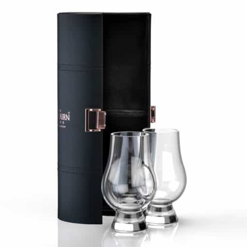 Glencairn Crystal The Lewis collection is a weighted and resilient range that features a thumb cut pattern on the crystal, creating a sophisticated faceted effect. The perfect shape, size and weight, this wine glass is made from high quality lead free crystal and supplied in a premium navy gift box, perfect for wine drinkers. Also available for <a href="https://glencairn.co.uk/product/lewis-white-wine-gift-set-of-2/"> white wine</a> .