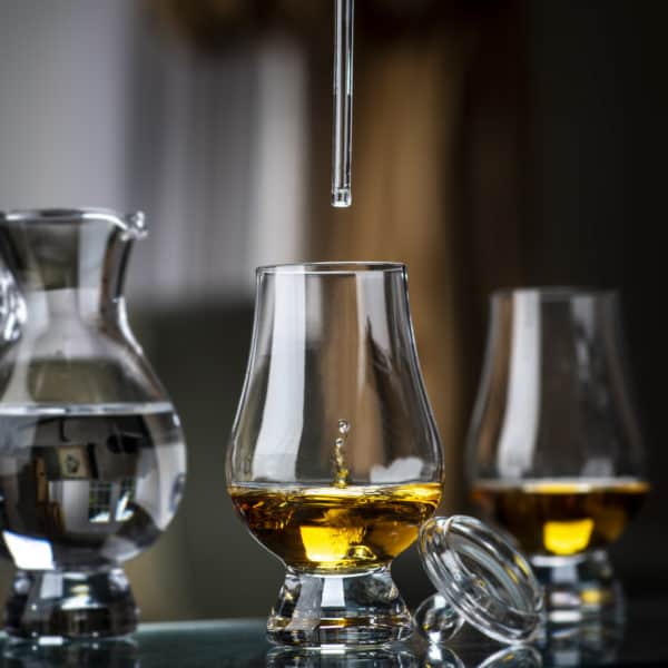 Glencairn Crystal Drink your dram from the official glass for whisky - the Glencairn Glass! The wide crystal bowl allows for the fullest appreciation of the whisky’s colour and the tapering mouth of the glass captures and focuses the aroma on the nose. Supplied in a gift carton, this whisky glass is perfect for gifting to a whisky lover, complete with tasting cap to allow a true sensory experience.