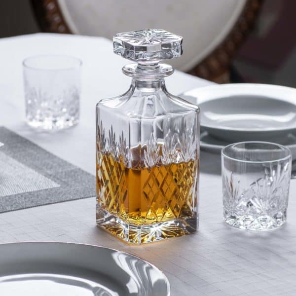 Glencairn Crystal The <a href="https://glencairn.co.uk/product-category/collections/skye">Skye</a> collection is our ultimate interpretation of traditional cut crystal which features <strong>one blank panel</strong> for personalisation. The square crystal whisky decanter displays your whisky beautifully accompanied by two <a href="https://glencairn.co.uk/product/skye-whisky-tumbler">Skye Whisky Tumblers</a> and is supplied in our deluxe rosewood presentation box, perfect for gifting to a whisky drinker. <strong>Please note:</strong> all glassware in this set will be engraved unless specified otherwise.