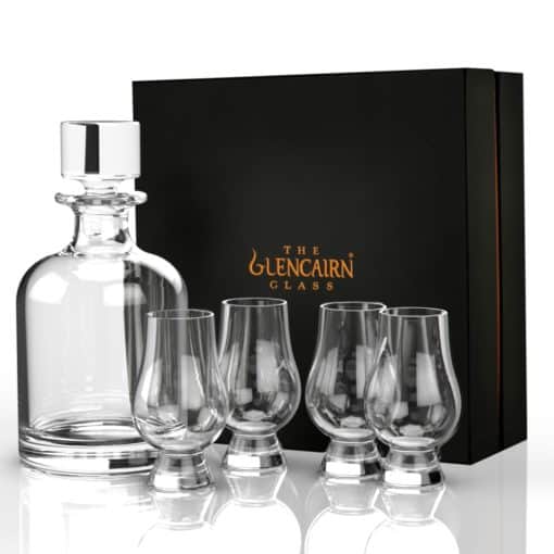 Glencairn Crystal Traditional cut crystal isn’t for everyone, the Iona Collection allows you to enjoy your drink from crystal with complete clarity. This beautiful lead free crystal whisky decanter is supplied with 6 Iona Whisky Tumblers in our deluxe rosewood presentation box, perfect for gifting to a whisky drinker. Personalised crystal engraving available.